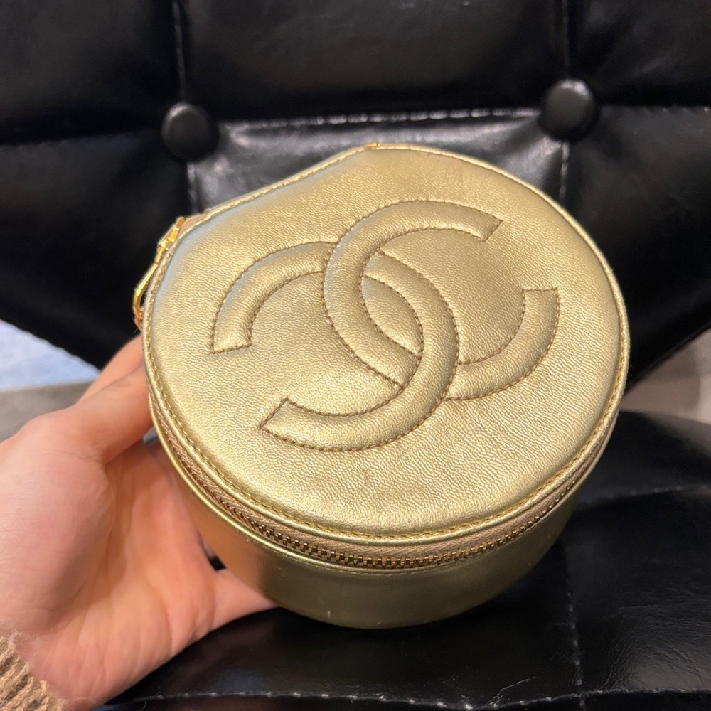 CHANEL vintage Metallic Gold Round Cosmetic Case lambskin
